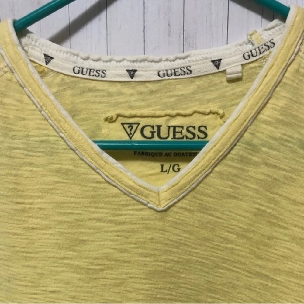 ♈️Guess Yellow Slub Knit V-Neck Textured Short Sleeve Tee - Picture 4 of 11